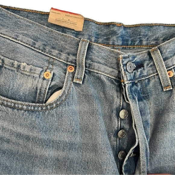Levi’s Jeans 501 High Rise Button Fly Med Blue Distressed NWT Women’s Size 31 - Picture 3 of 4